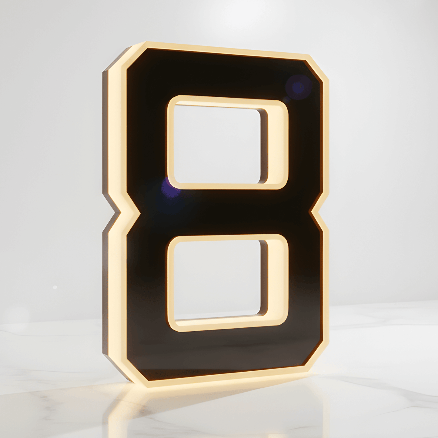 LjusNummer Pro – Energieffektiv solcellslampa med smart sensor och enkel montering.